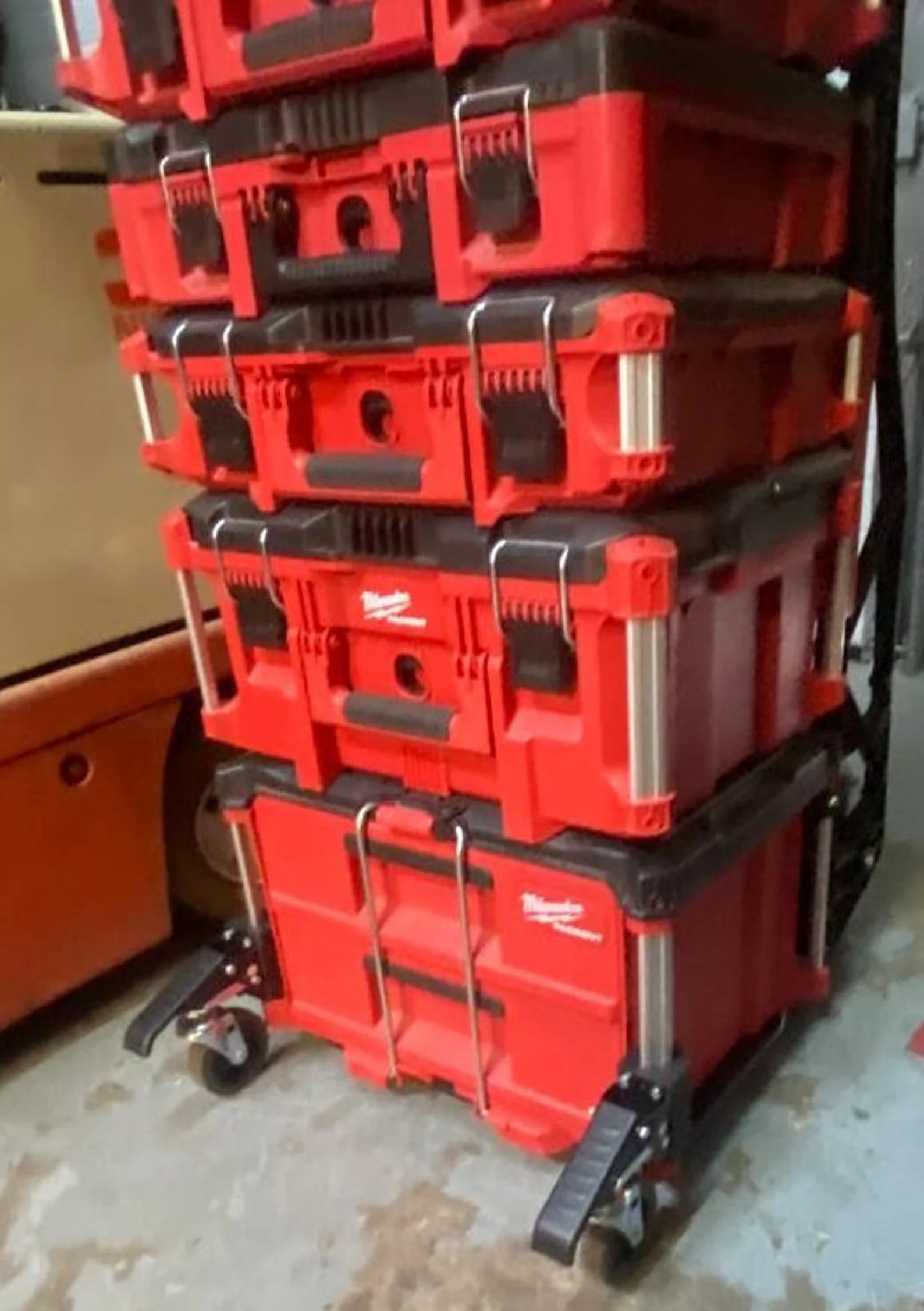 Heavy-duty pneumatic wheels